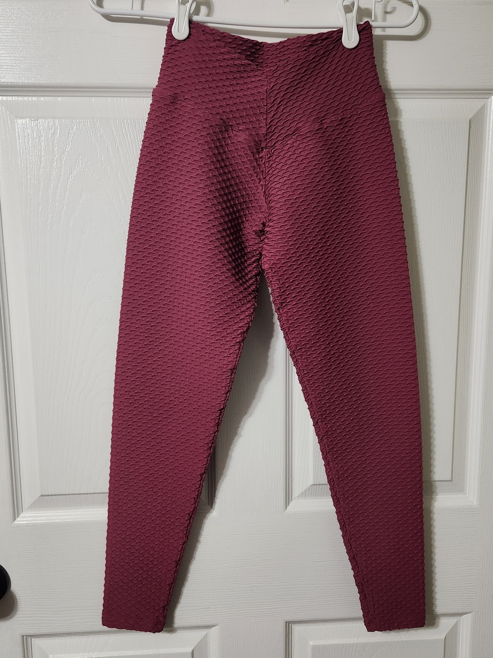 Booty by Brabants Textured Athletic Leggings in Merlot